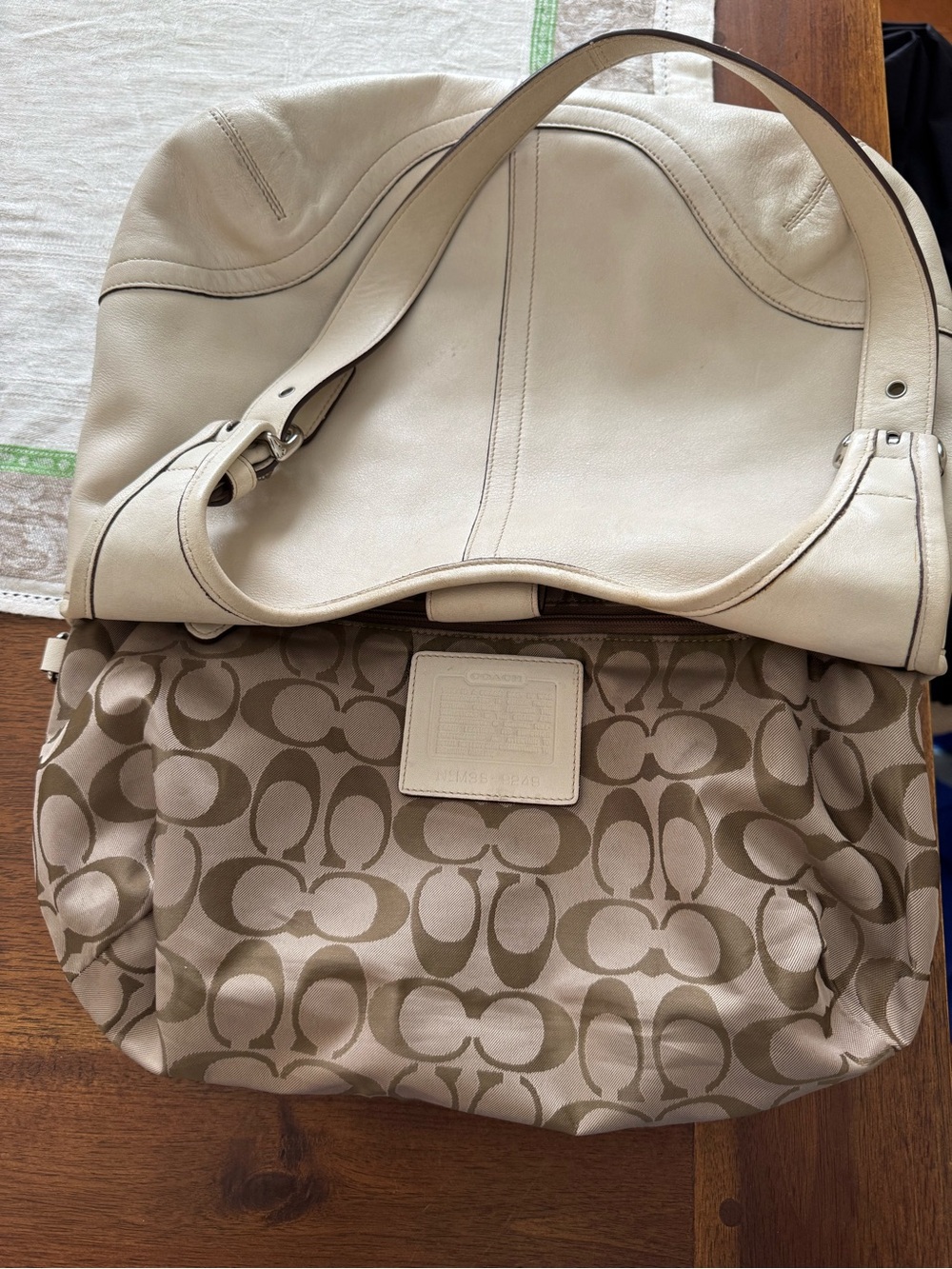 Vintage 2003 COACH Legacy SoHo
Hobo #9249 Leather Eggshell Handbag - Picture 4 of 15
